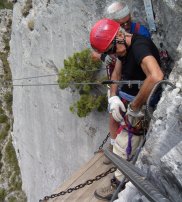 Paolo e Dario sulla pedana della partenza della 2° tyrolienne (12956 bytes)